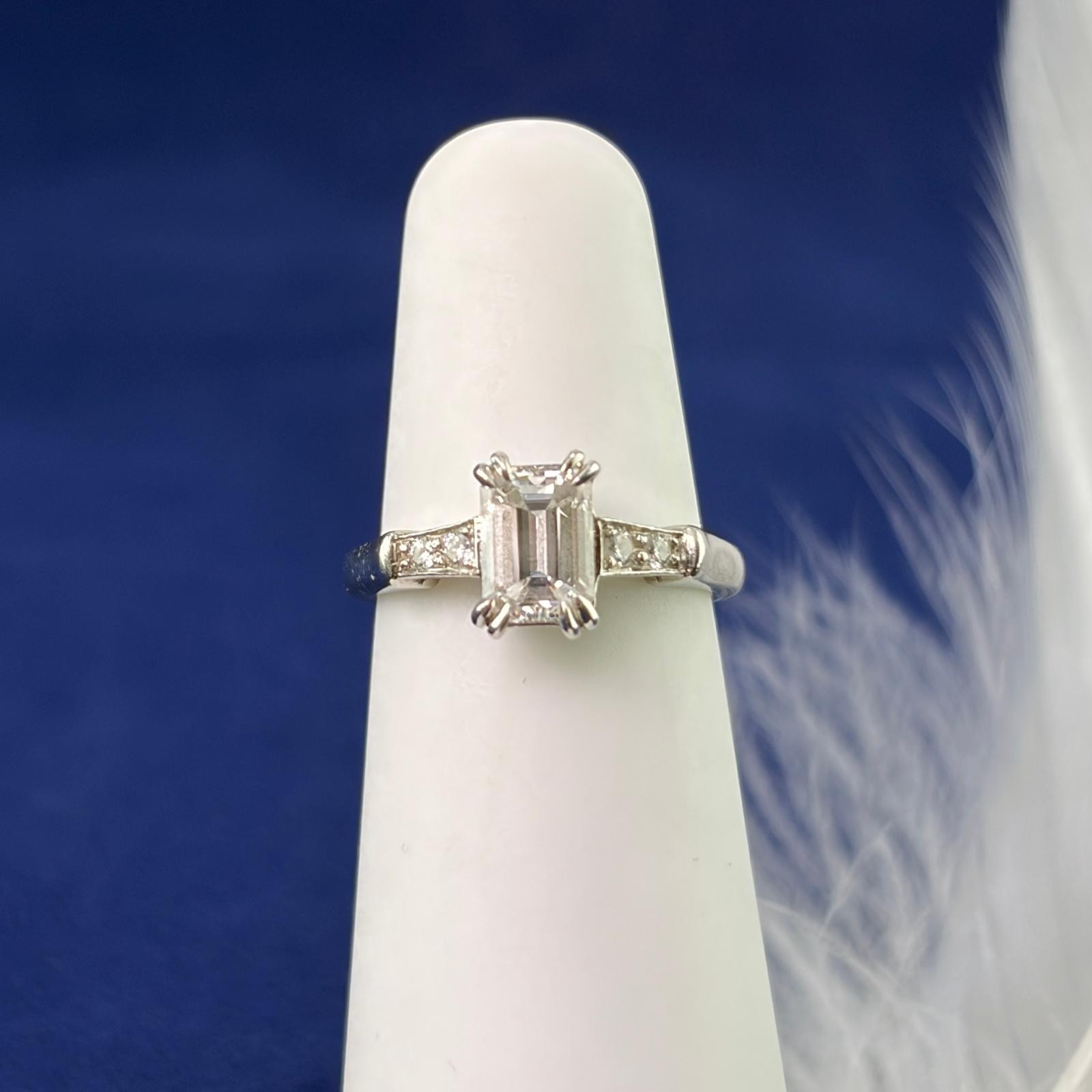 HARRY WINSTON Emerald Cut DIAMOND PLATINUM ENGAGEMENT RING SIZE 3.25 – R11520