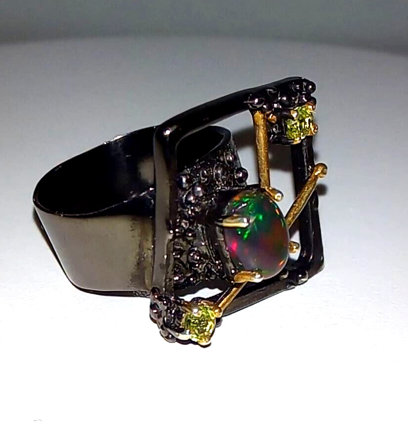 🔥🔥🔥Imposing TOP BLACK OPAL & CHRYSOLITE Ring in Silver & Gold, Size 17, 25