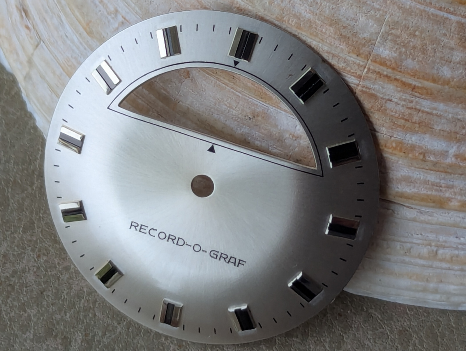 Vintage 1960/70’s RECORD-O-GRAF Satin Sunburst Silvery Gray Jump Hour Dial