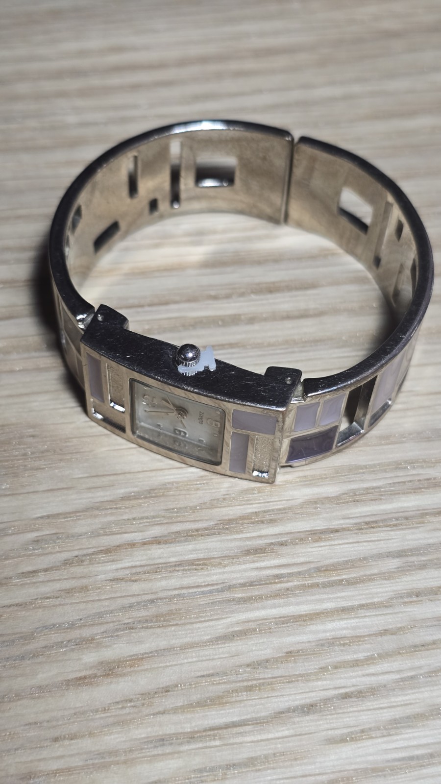 Avon (FSC) “Shades Of Violet” Vintage Women’s Cuff Watch. Runs, new battery