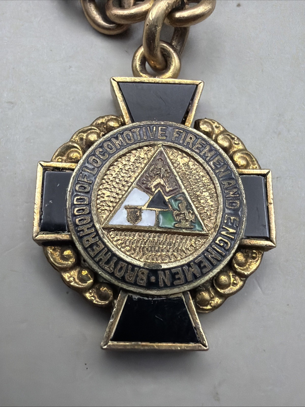 BROTHERHOOD OF LOCOMOTIVE ENGINEERS FIREMEN RAILROAD UNION WATCH FOB & 12″ CHAIN