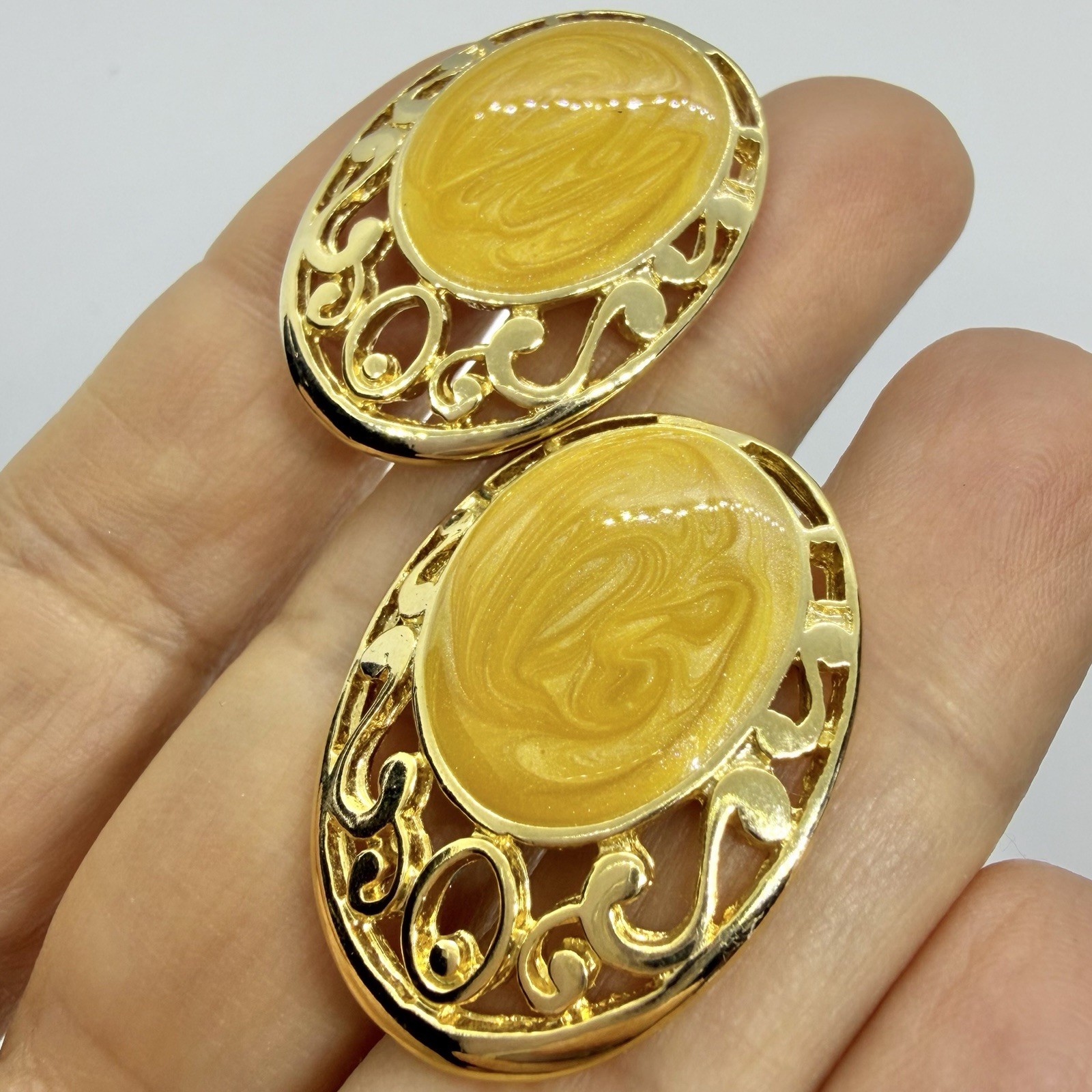 Vtg Mustard Yellow Guilloche Enamel Goldtone Filigree Statement Oval Earrings