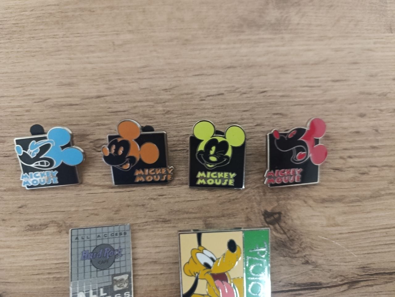 Lot Mickey Mouse,Hard Rock Cafe,Pluto Pins Set