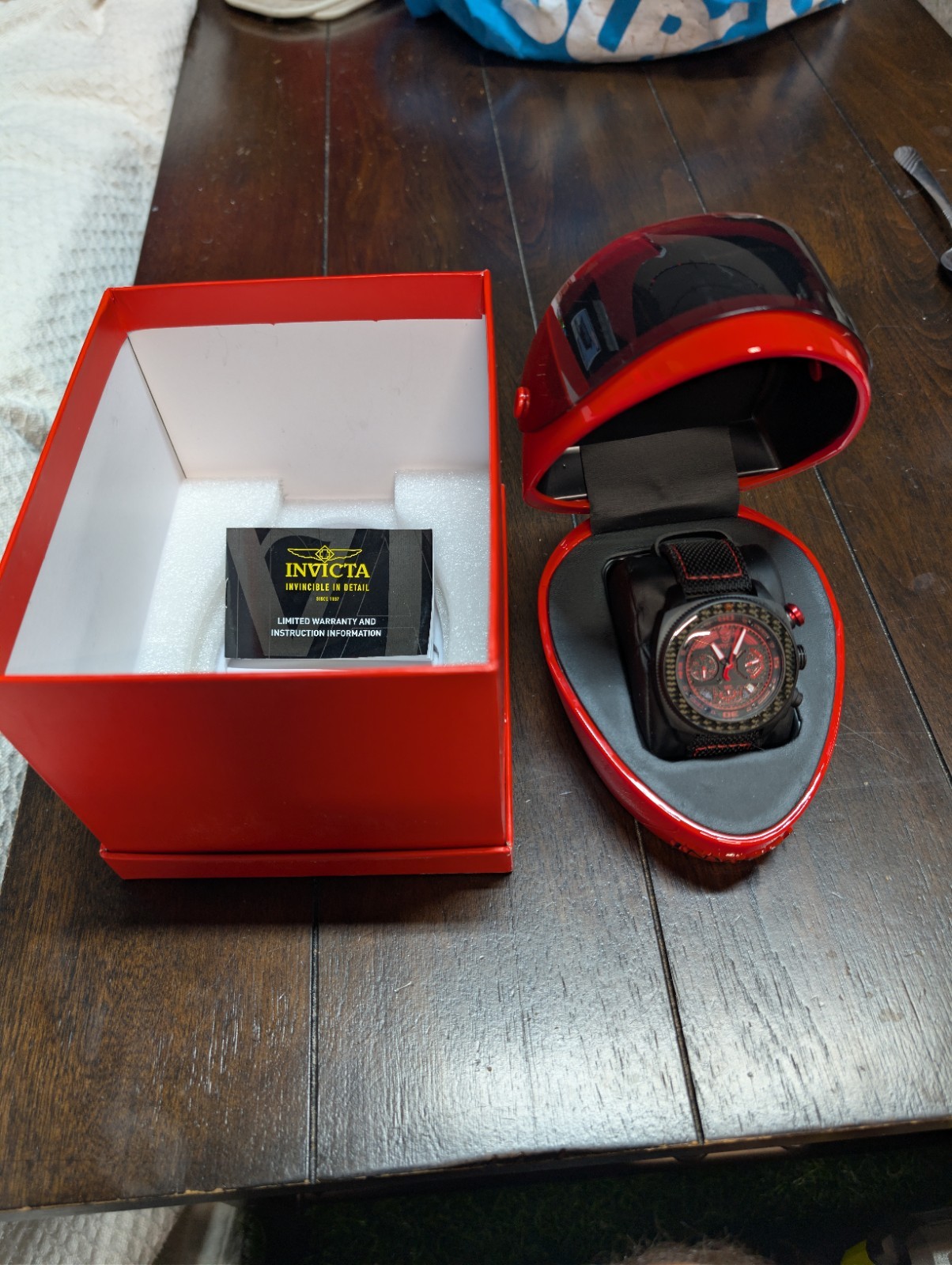 48mm Red & Black Carbon Fiber | HYDROMAX | Chrono Invicta Watch +Red Helmet Case