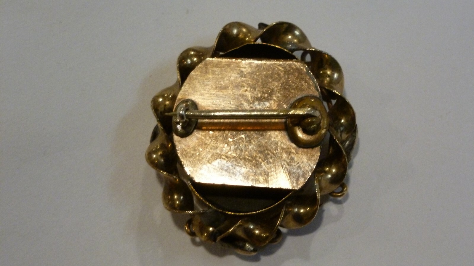 ANTIQUE VICTORIAN LADIES 1 1/8″ PIETRA-DURA 14K YELLOW GOLD FILLED BROOCH PIN