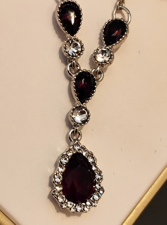 “The Jewelry Guy” – JEWELRY SET (Necklace & Earrings)