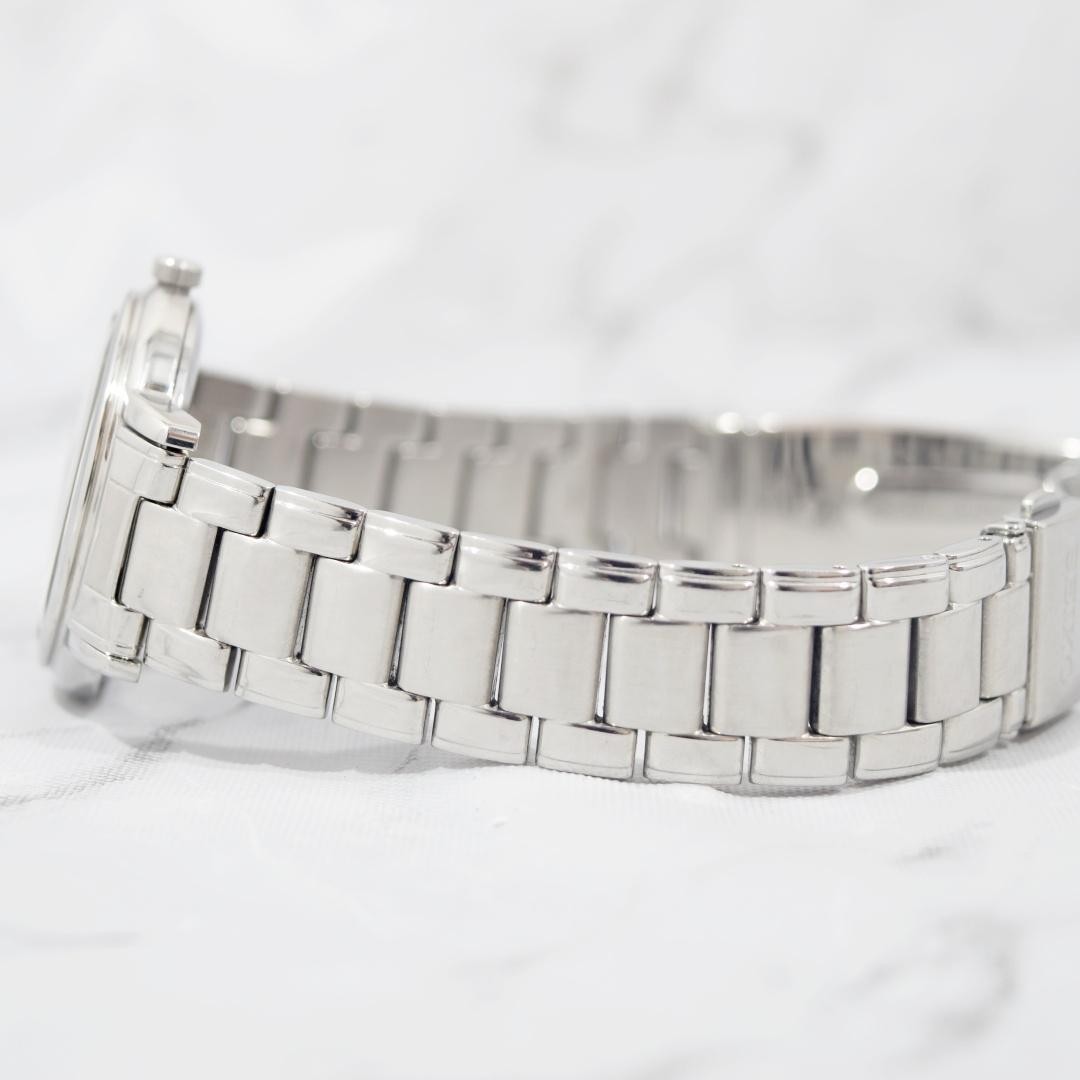 Excellent , SEIKO solar watch with mother-of-pearl dial, unisex. From Japan