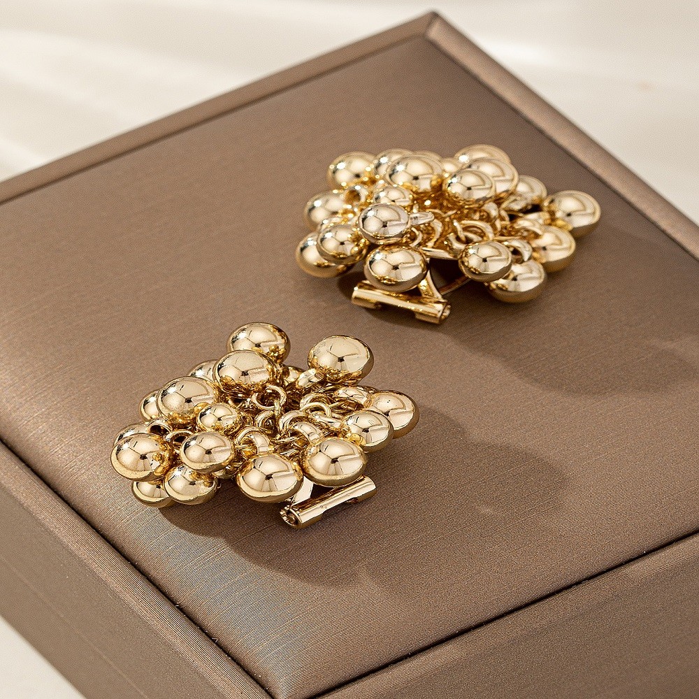 Round Leaf Wreath Pearl Clip On Earrings No Piercing Gold Alloy Floral Earrings