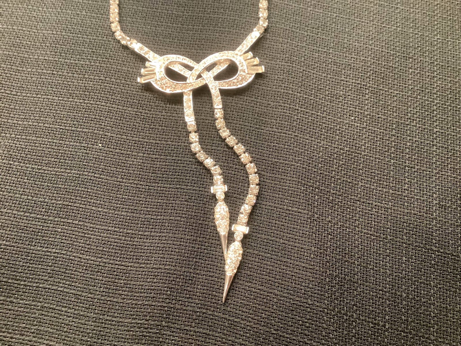 Boucher vintage clear rhinestone bow necklace with dangles, gorgeous !