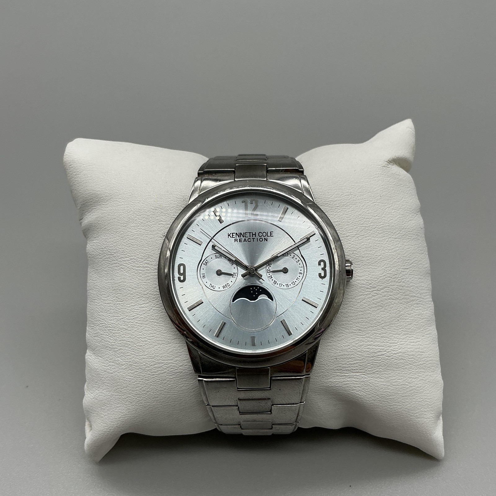 Kenneth Cole Reaction Mens Watch 40mm Silver Tone Moonphase New Battery 7.5″