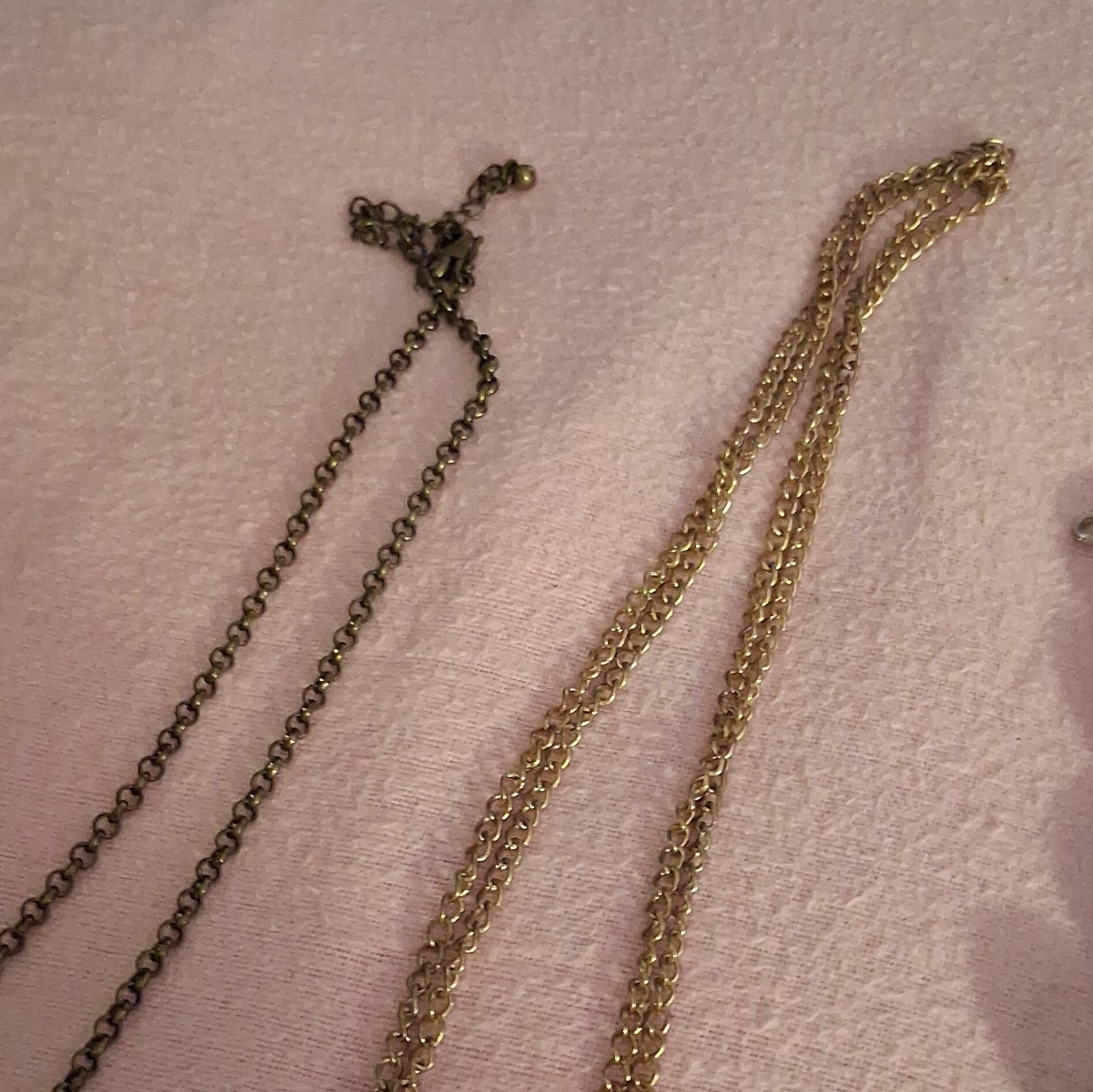 Women’s Fashion Mixed Jewelry Lot of 5- Necklaces/Chain/Bracelet Gold/Black