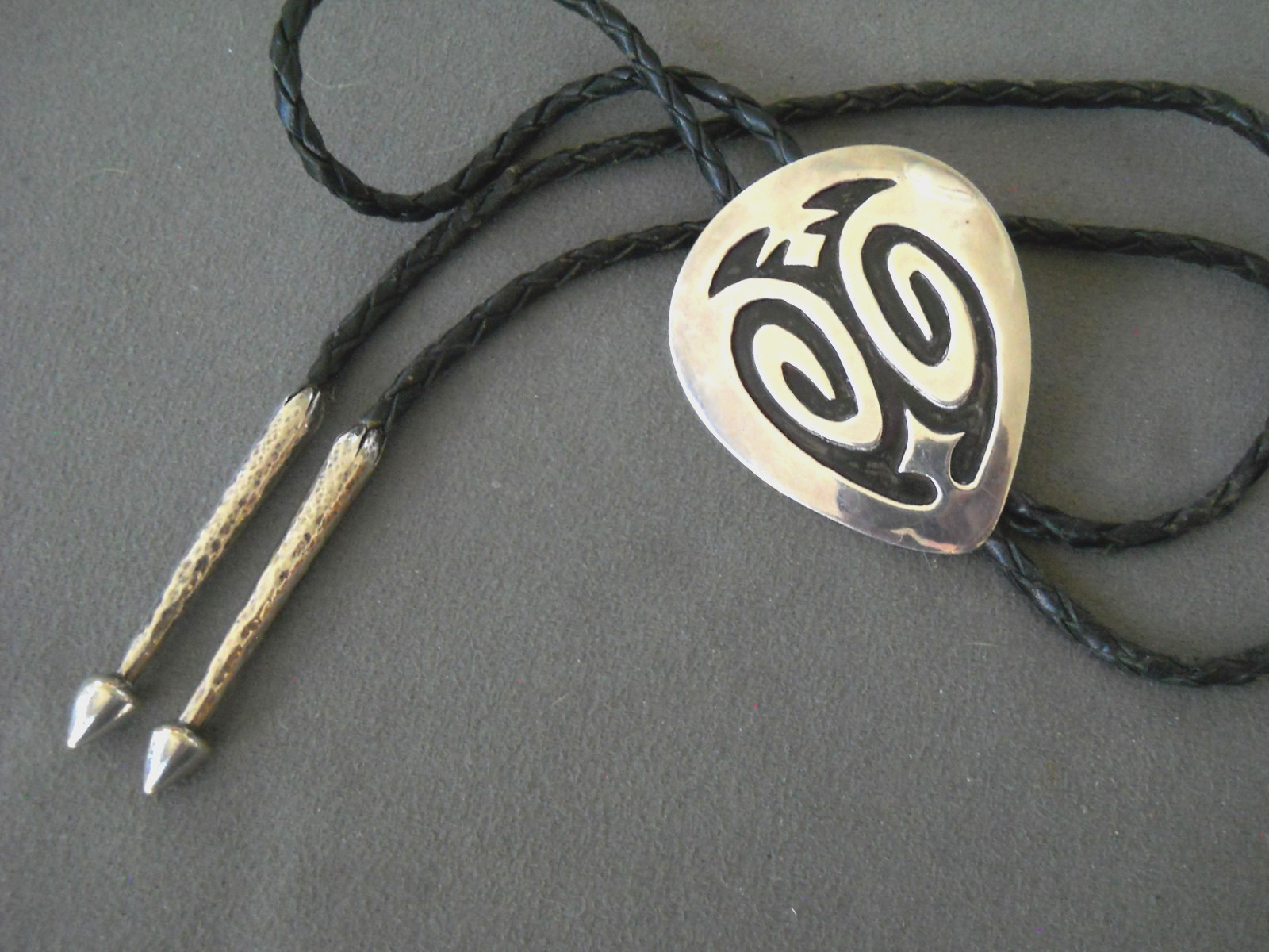 Old Southwestern Native American Sterling Tribal Motif Bolo Tie 2.5″ / Hopi tips