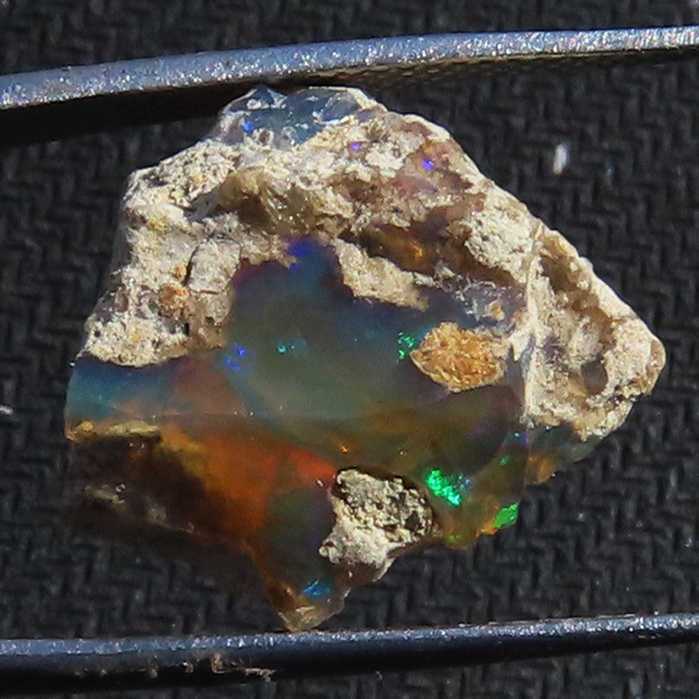 NATURAL PLAY OF COLOR ETHIOPIAN OPAL ROUGH GEMSTONE 8.70 Cts. (14X16X08 mm) N_05