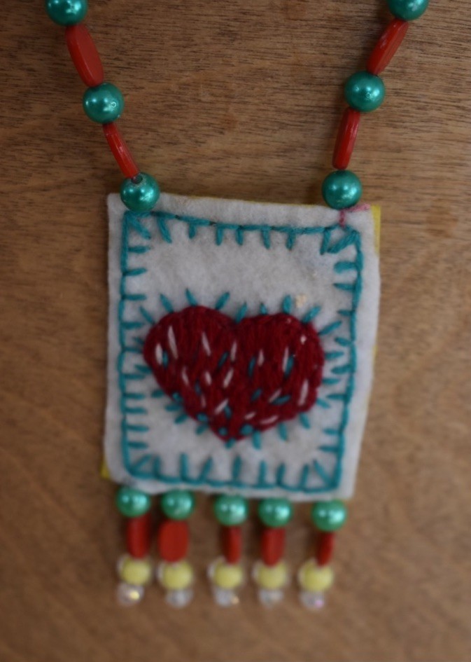 ANTICA SARTORIA RED YELLOW GREEN WITH HEART BEADED LOVELY NECKLACE NWT