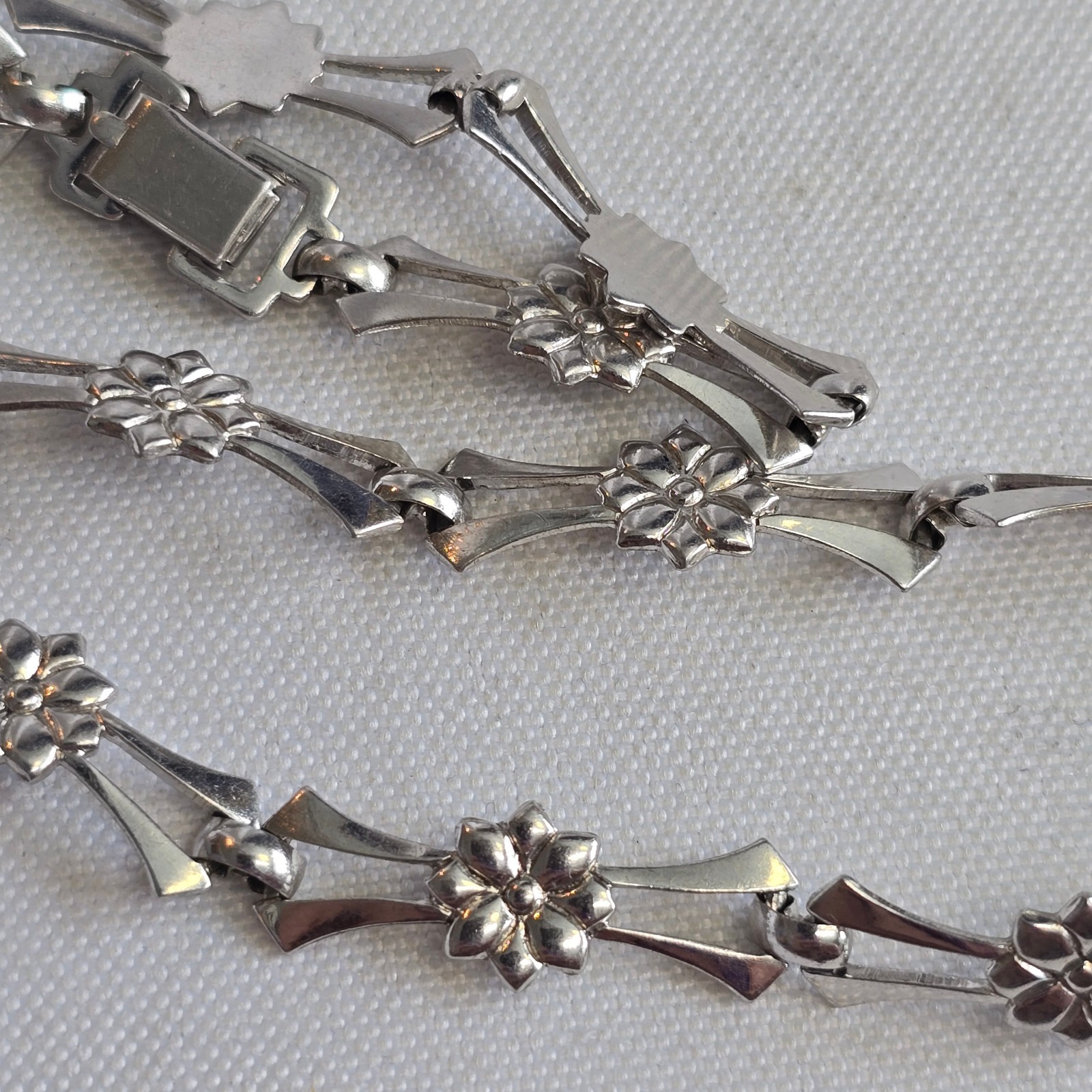 Sterling Silver Floral Necklace 14.53g Fine Jewelry 15″ Chain Flower Choker