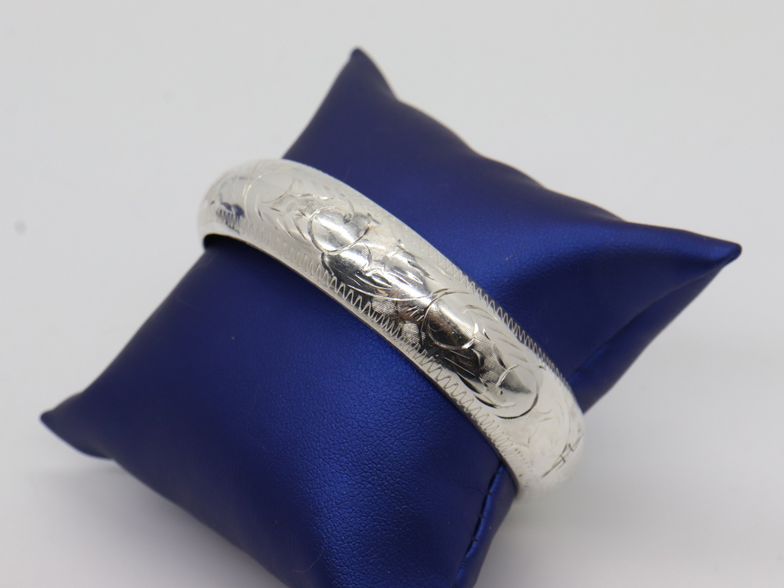 Sterling Silver 14mm Engraved Bangle Bracelet Safety Chain 26.92 grams lite ding
