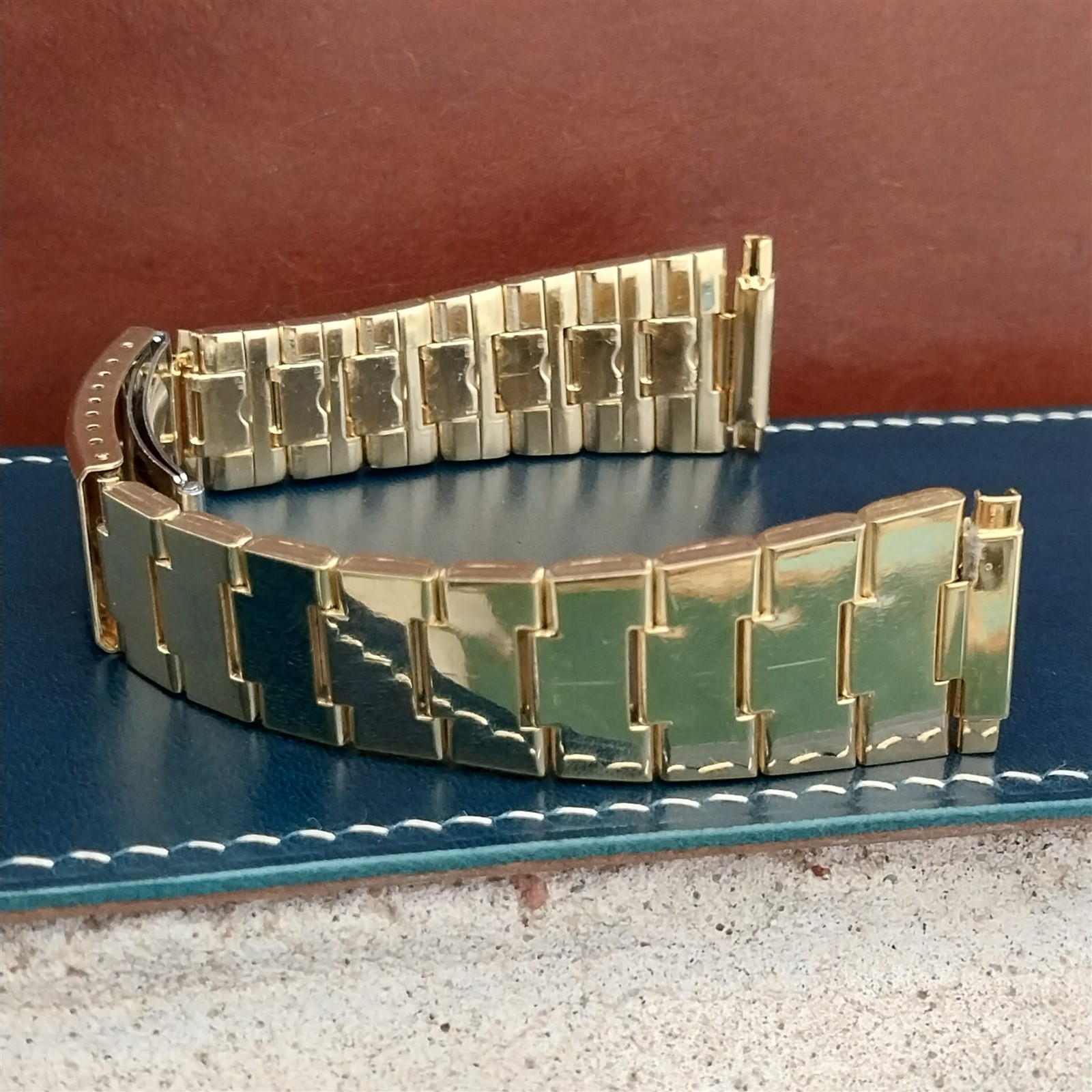 19mm 20mm 21mm 22mm Gold-Tone LED LCD nos 1970s-1980s Vintage Watch Band
