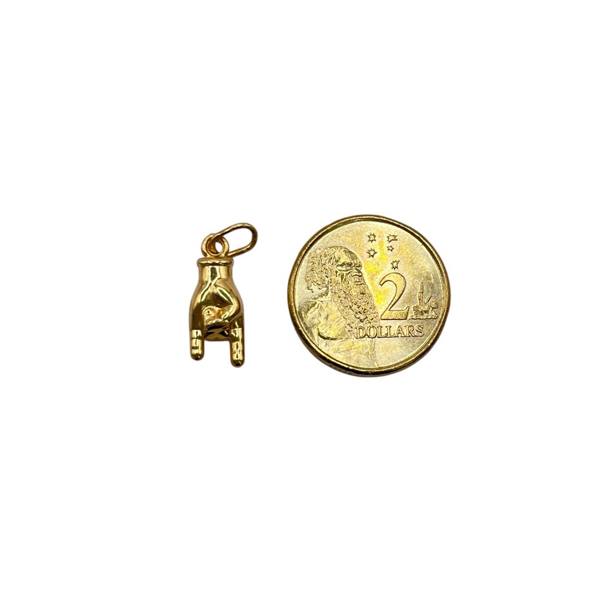18ct 18K Yellow Gold Mano Cornuto Charm Pendant 0.90 Grams. Brand New
