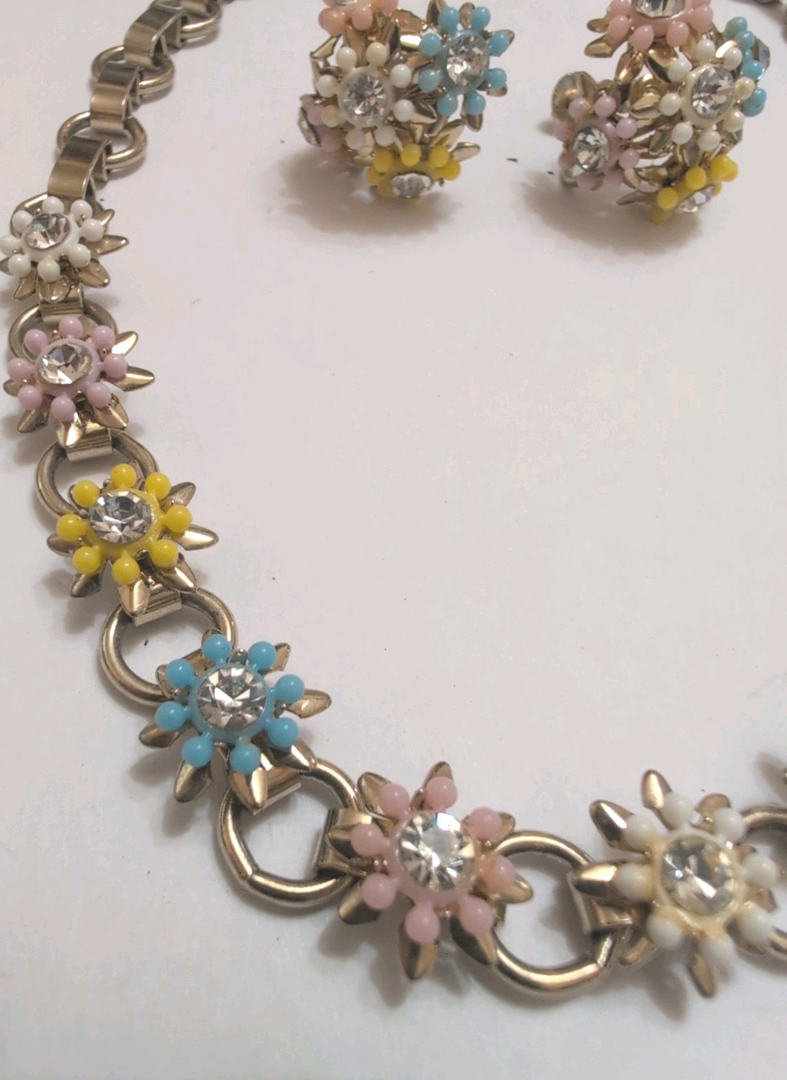 Vintage 15in Gold Tone Choker Chain Flower Necklace And Screw Back Earrings
