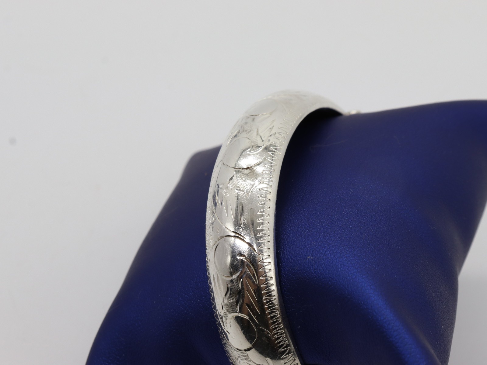 Sterling Silver 14mm Engraved Bangle Bracelet Safety Chain 26.92 grams lite ding