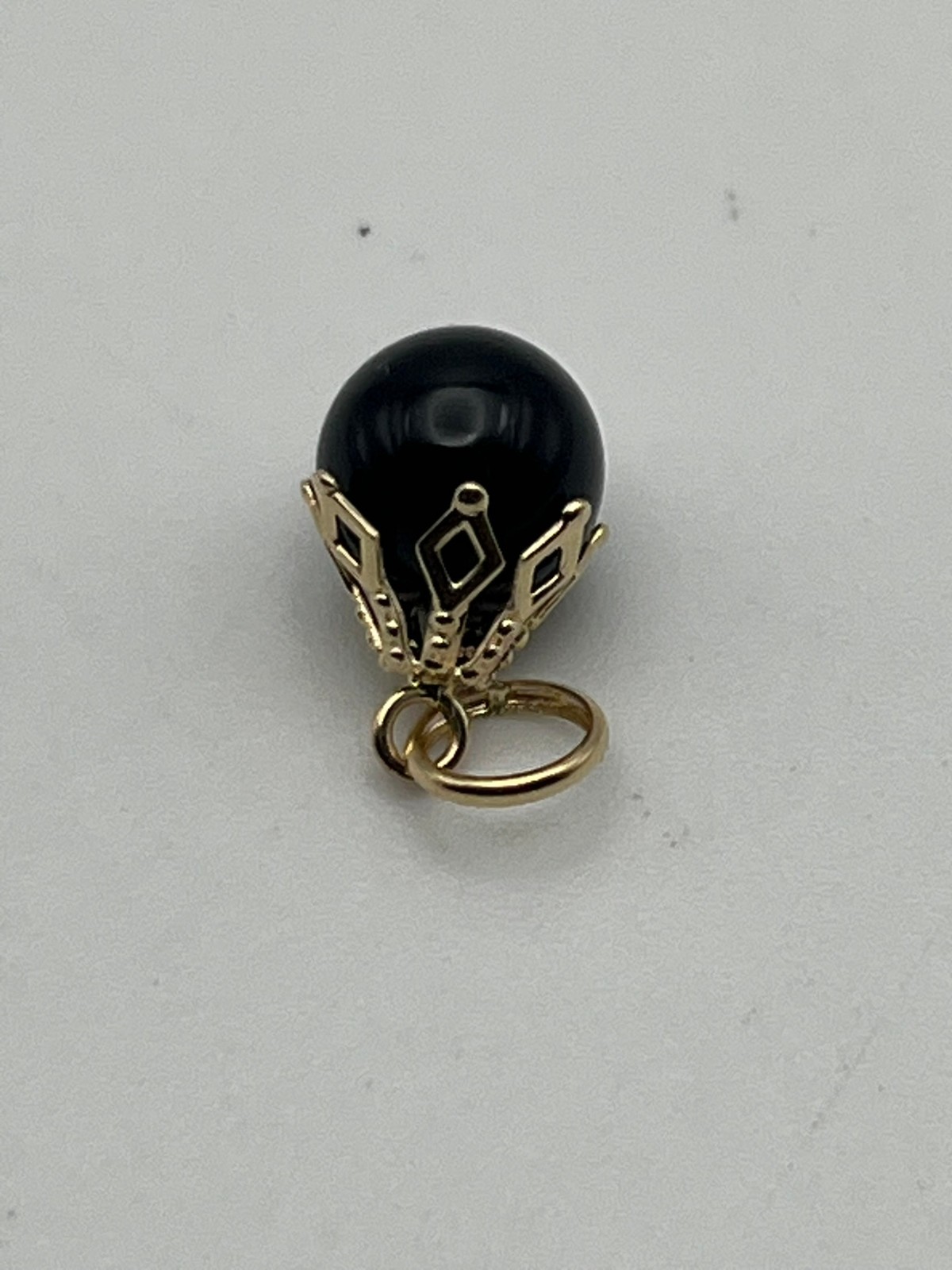 Vintage 14K Solid Yellow Filigree Capped Black Onyx 8.7mm Bead Pendant