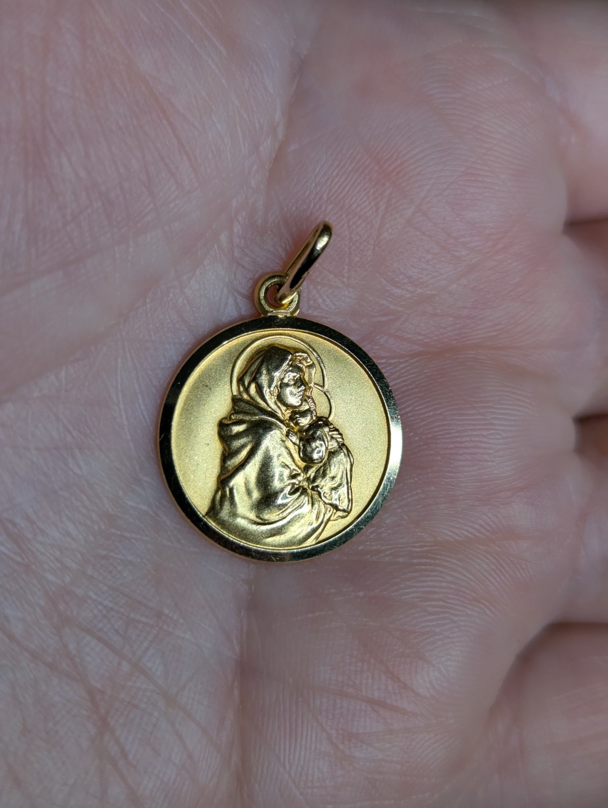 UNOAERRE 18K Gold Madonna & Child Pendant Virgin Mary Baby Jesus Italy 3.16g