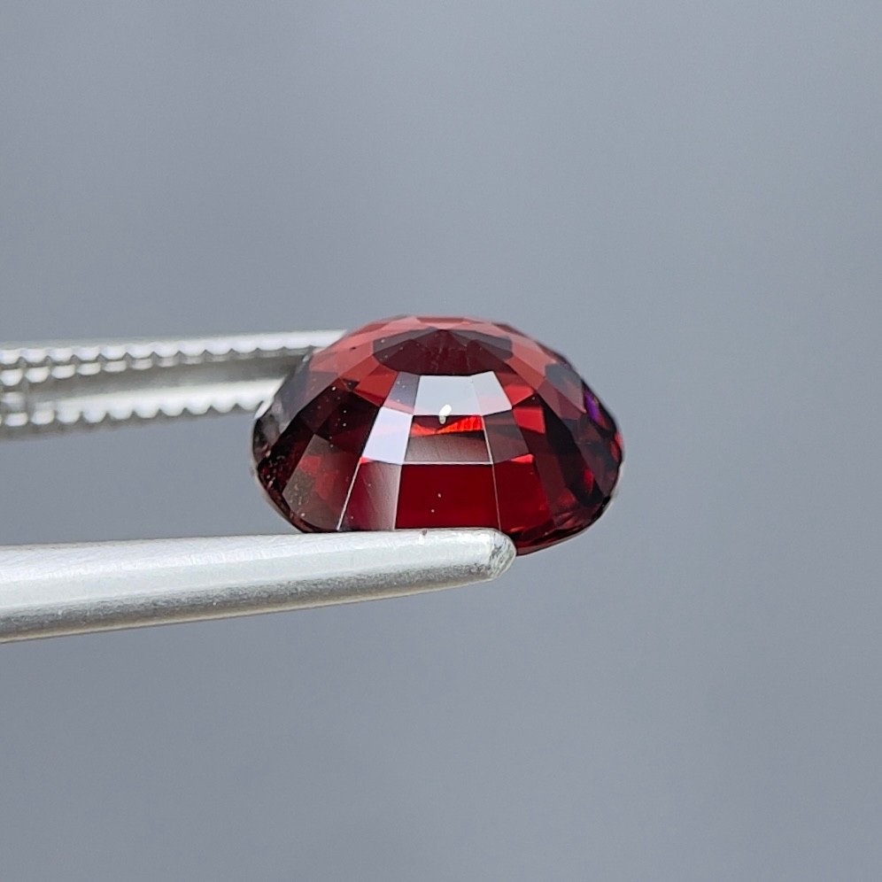 Natural Rhodolite Garnet 2.70 ct / Madagascar