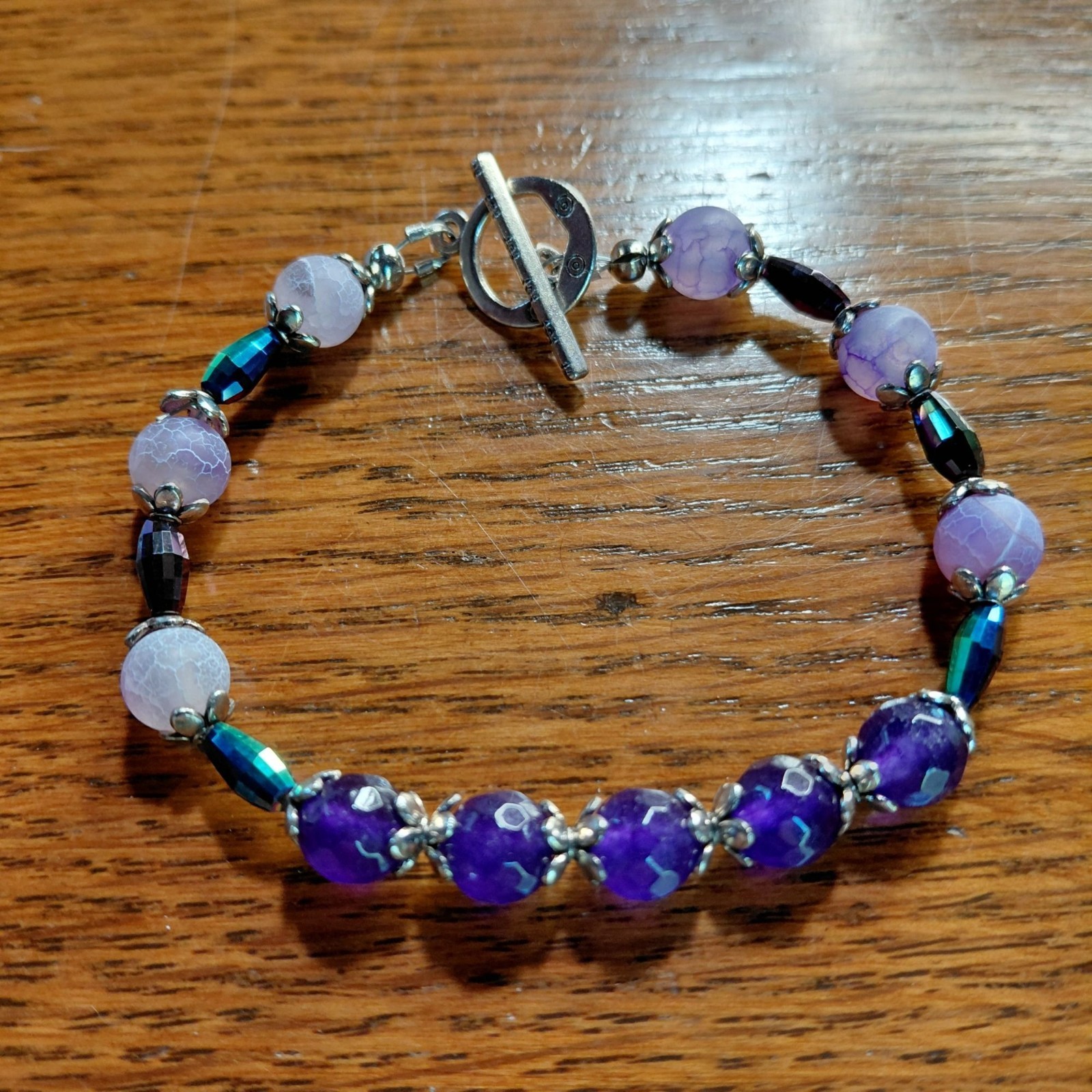 Amethyst and dyed agate toggle bracelet glass beads