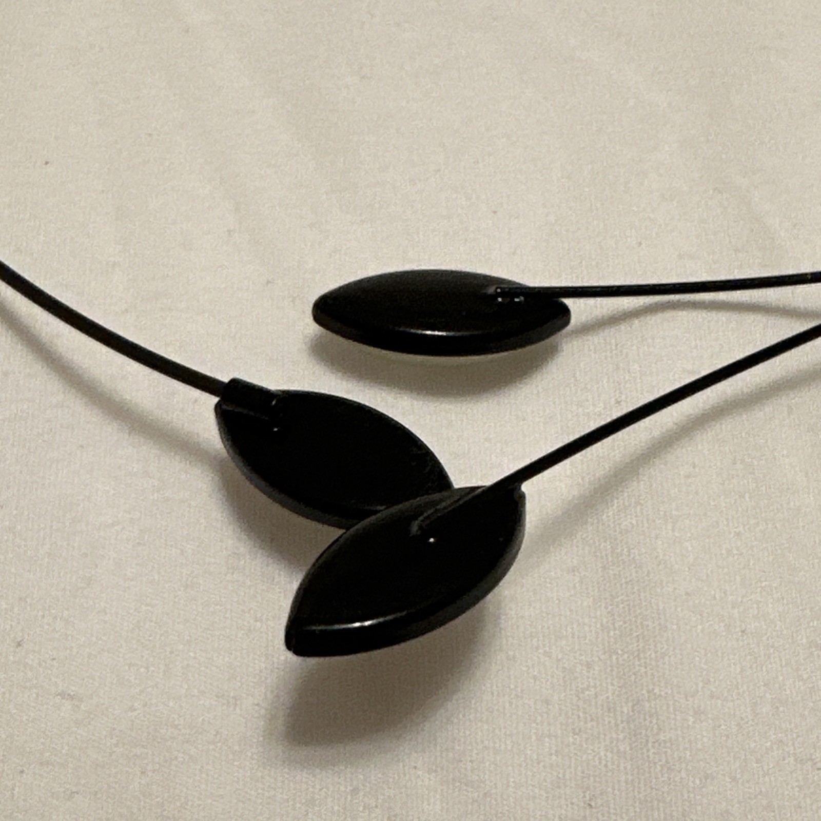 Kristina Collection Jewelry Black Gray White Leaves Memory Wire Necklace NWOT