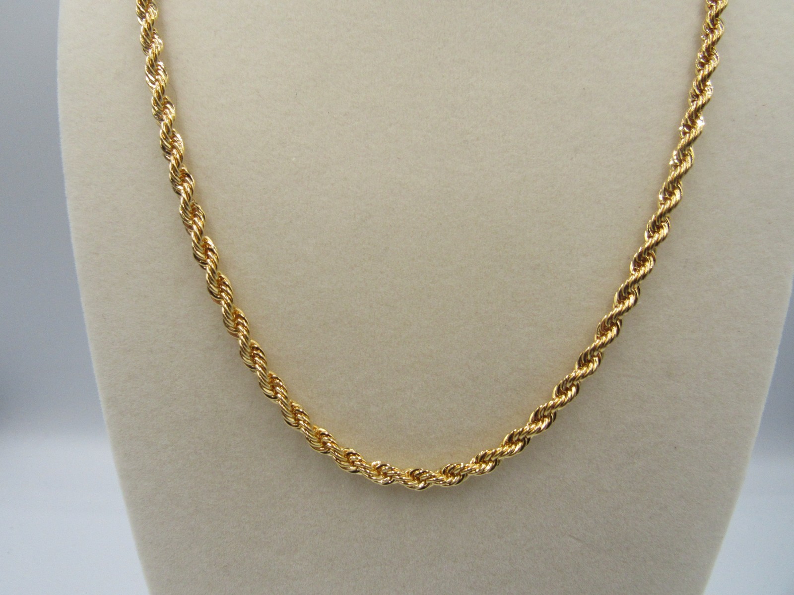 Signed Korea 18″ Gold Tone Rope Chain Necklace E2