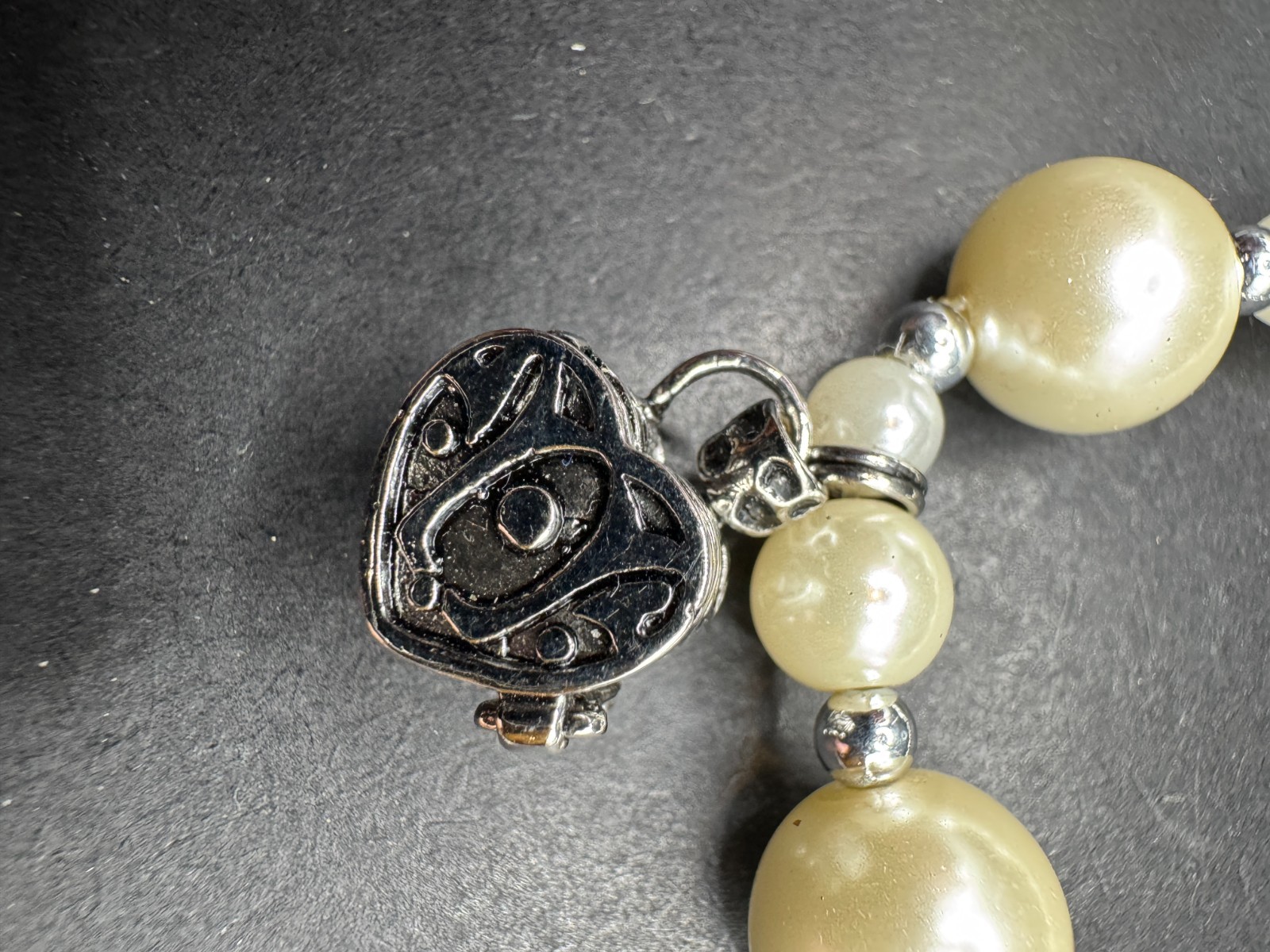 ALEXA’S ANGELS Heart Prayer Box Locket Charm Faux Pearl Beads Bracelet Sz 7.5