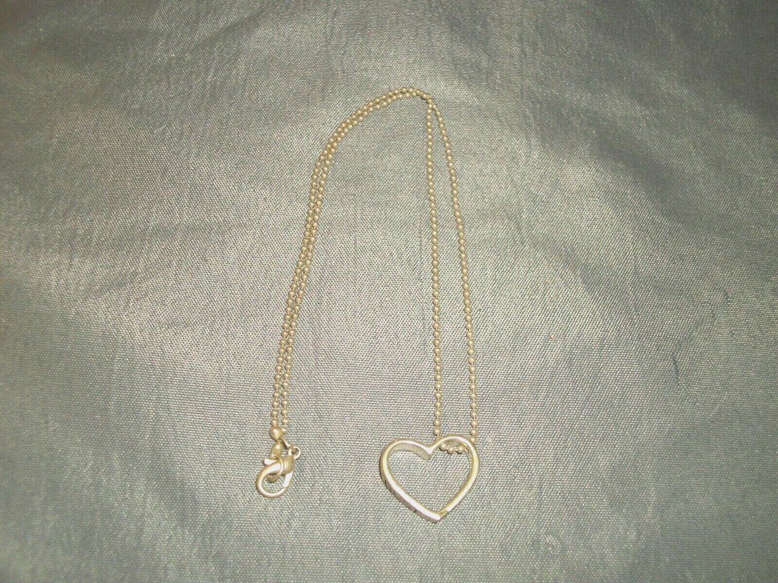 Women’s Choker 15 1/2″ in Length Silver Tone Metal Chain Silver Metal 3/4″ Heart