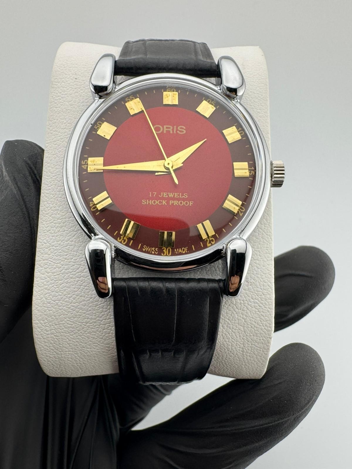 Vintage Oris || 17 Jewels | Red Dial || Mint Condition || Swiss Made