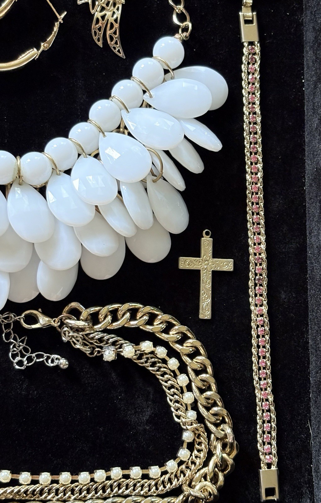 VTG Mix Estate Jewelry Lot 16pc White & Gold Tones Rhinestones All Wearable