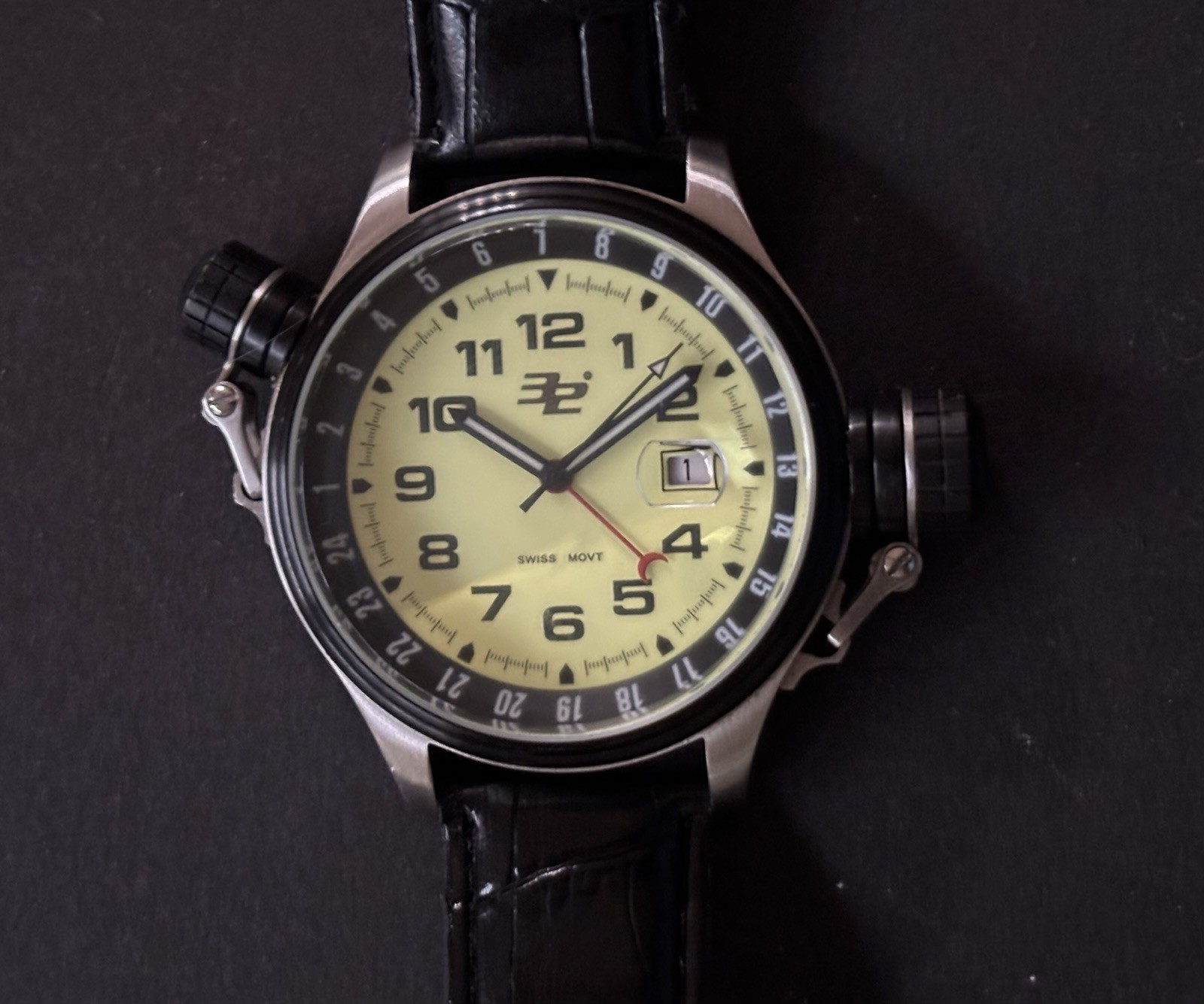 32 Degrees Swiss Valiant Mens Watch Leather Strap / Light Yellow Dial