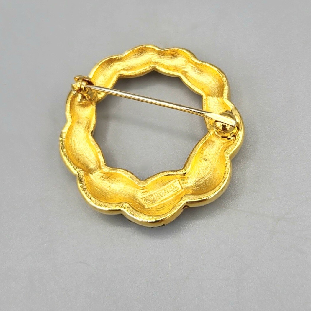 Crown Trifari Polished Gold Tone Crystal Pave Open Circle Twist Brooch