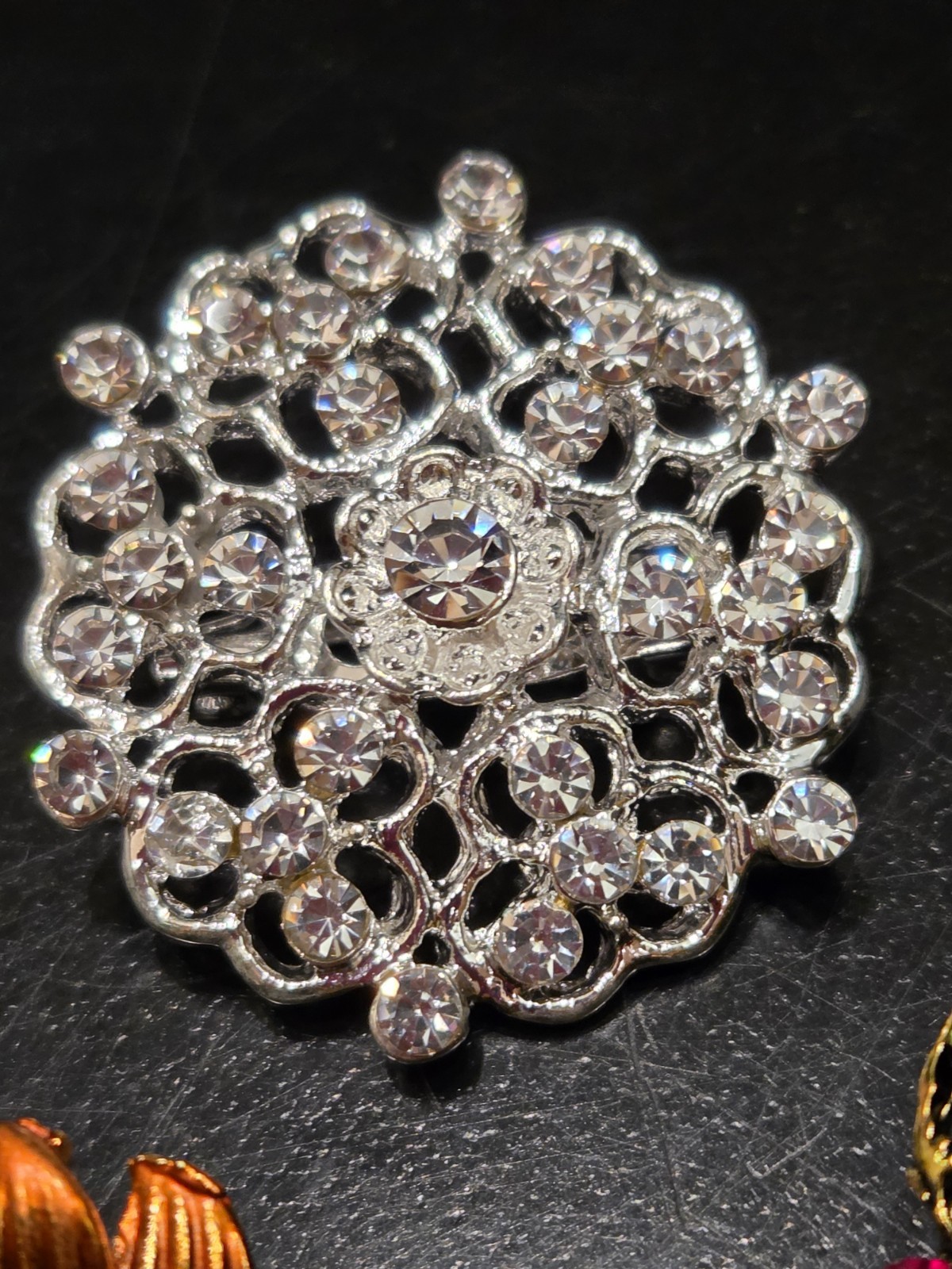 Beautiful Multicolor Rhinestone Flower Floral Bouquet Bee Brooch Lot 293-179