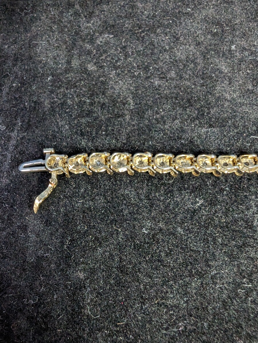 10K Two-Toned Natural Diamond Tennis Bracelet Gold 6.23 grams, 7 Inches