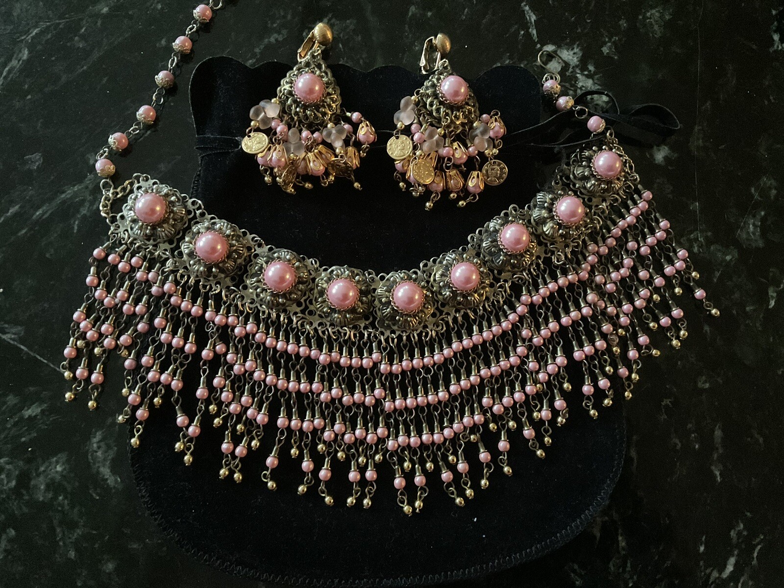 EXTRAVAGANT BEADED CORAL TONED DETAILED FRINGE LADY COLAR/EARRING SET VINTAGE FS