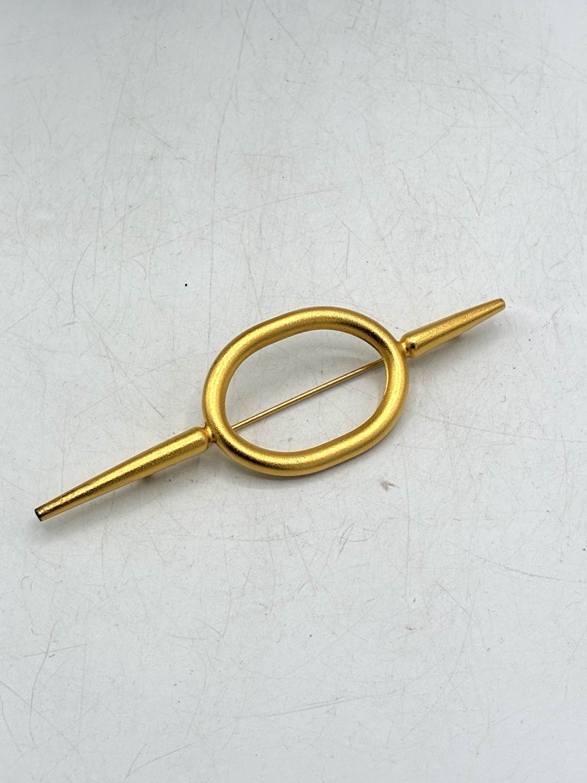 Vintage Matte Gold Tone Oval Ring Scarf Pin Brooch Modernist Minimalist 4″