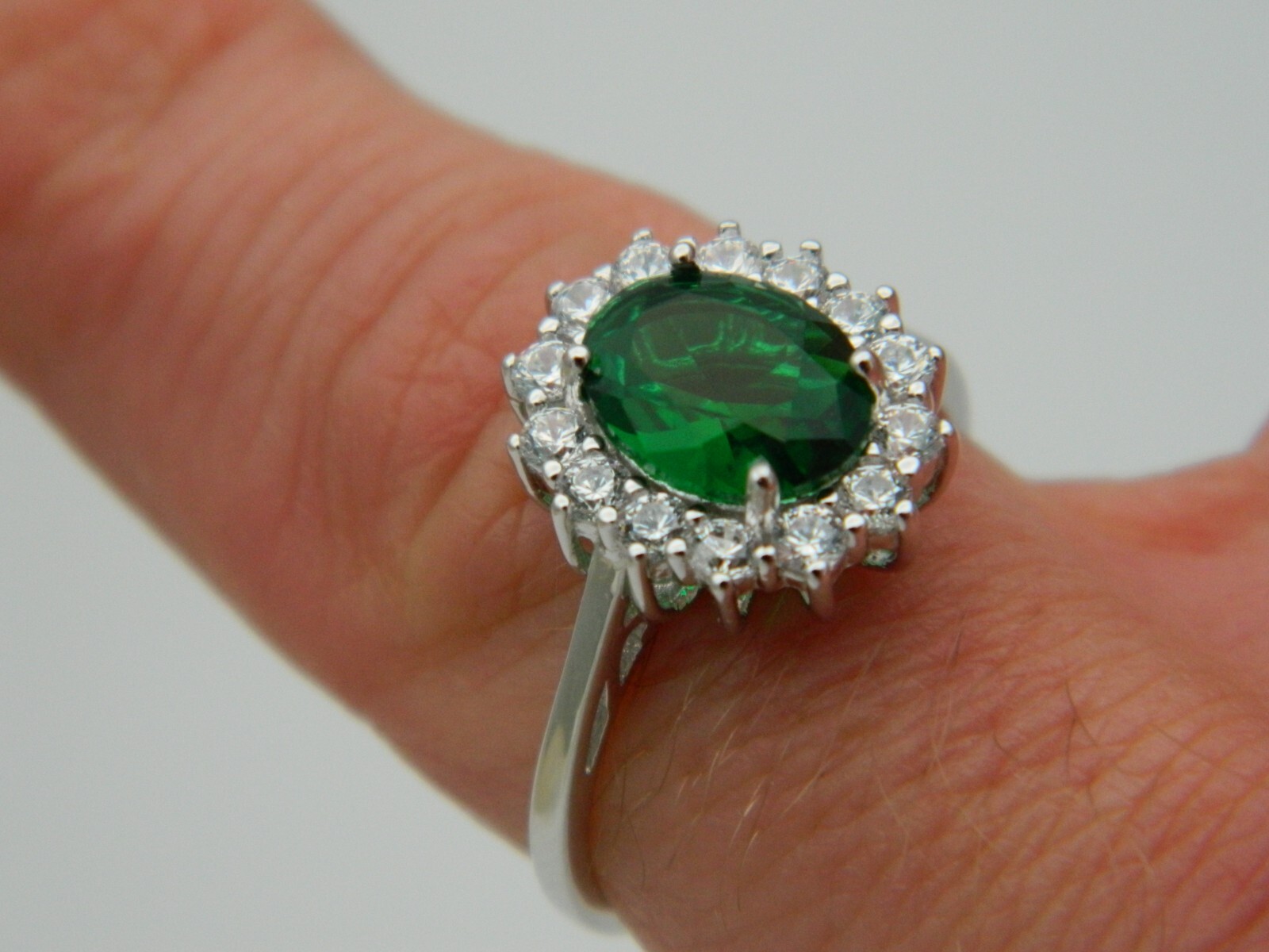 925 Sterling Silver Green Cubic Zirconia Cocktail Ring size P 1/2 in Gift Box