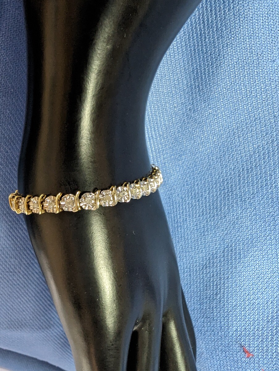 10K Two-Toned Natural Diamond Tennis Bracelet Gold 6.23 grams, 7 Inches