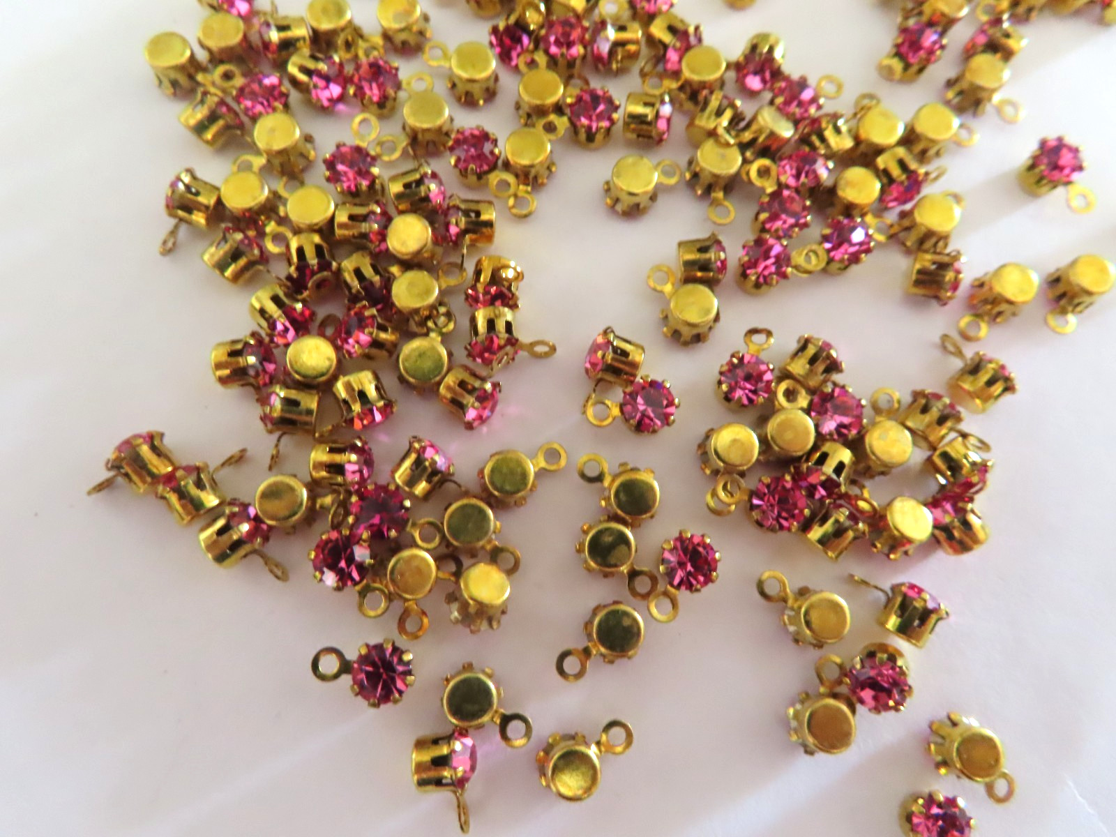 72 Swarovski Rhinestones 32pp Rose/ 1-loop brass tiffany settings.