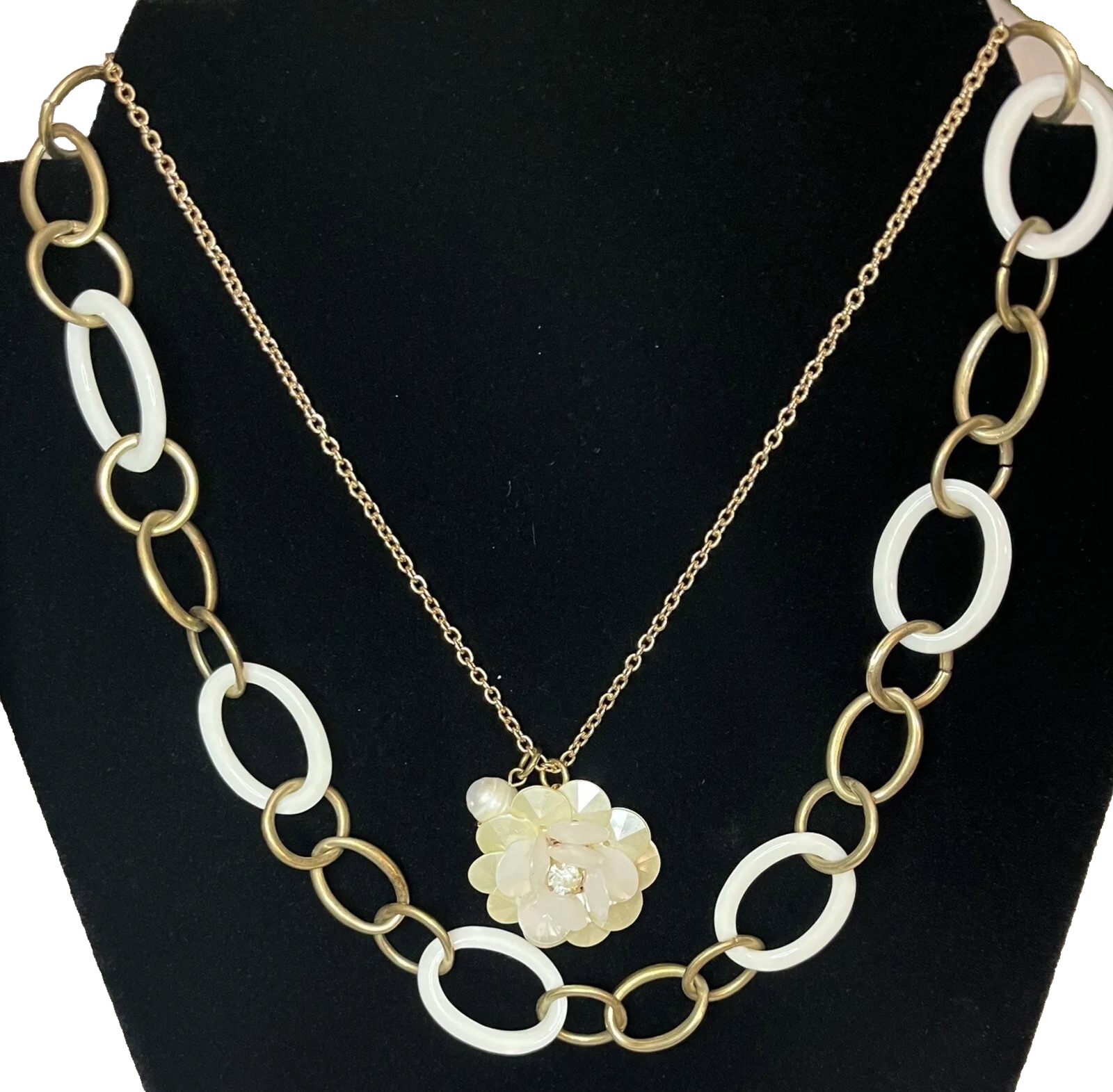 Lot of 6 Pieces Vtg-Modern Jewelry Necklaces & Earrings Monet Gold White Cream