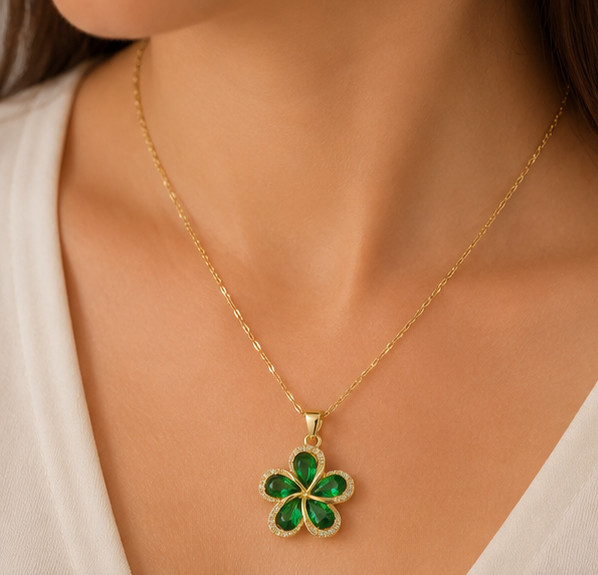 2.5Ct Pear Cut Simulated Emerald Women’s Pendant Necklace 14K Yellow Gold Plated