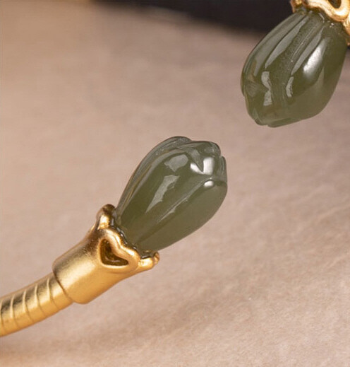 I02 Gold Plated Sterling Silver Green Jade Flowers Bangle