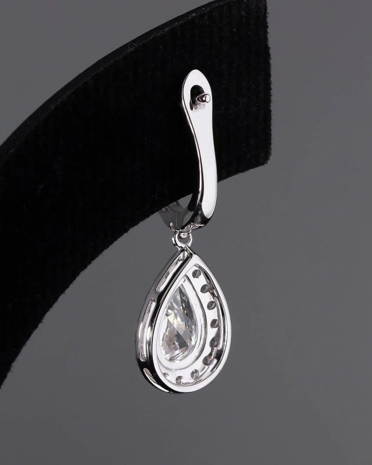 4.60 CT IGI Pear EF/VS1 Lab Grown Diamond Women Halo Drop Earring 14K White Gold