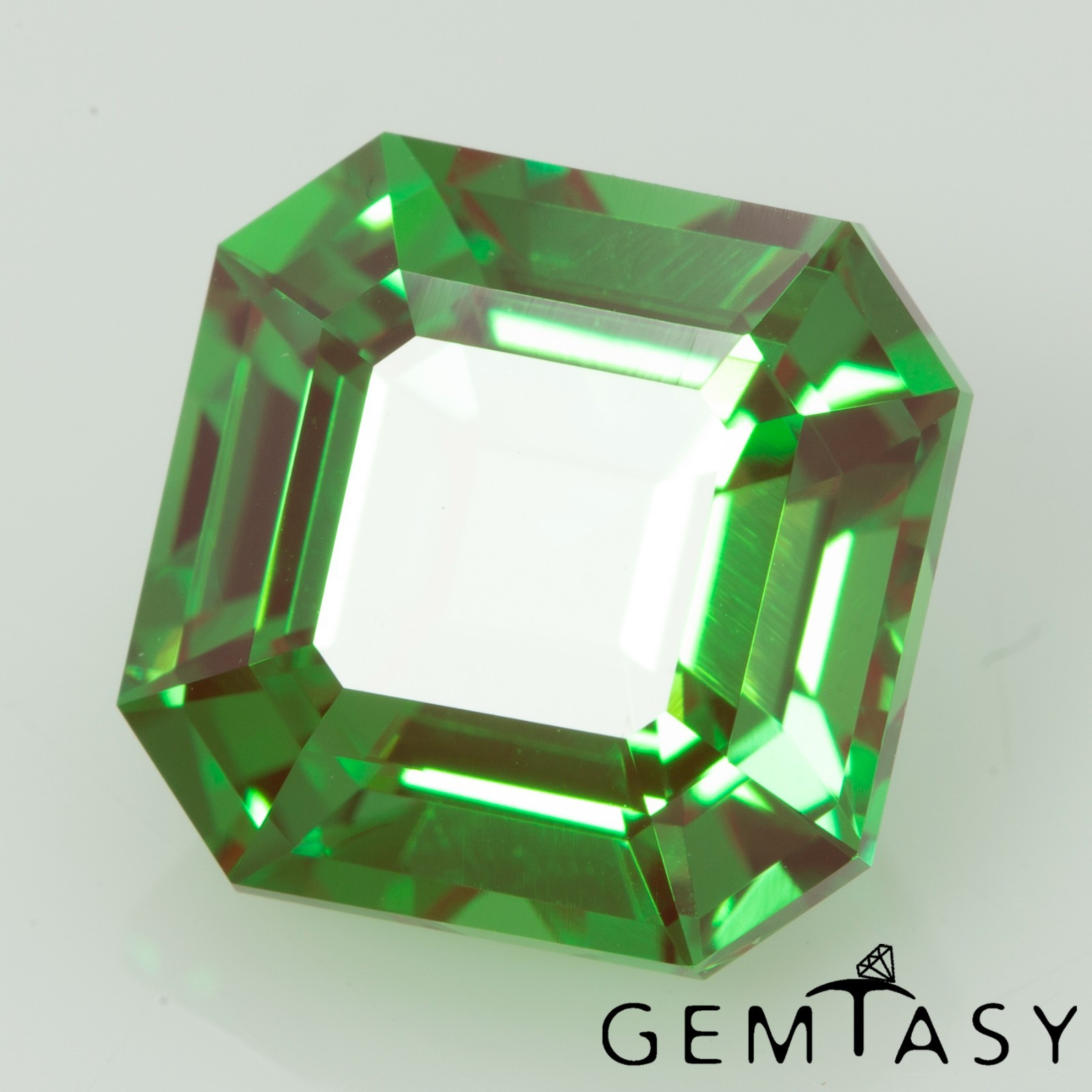 Cut stone – YAG Green-Red Czochralski (Pulled) lab grown, 9x9mm 5.18-5.42ct