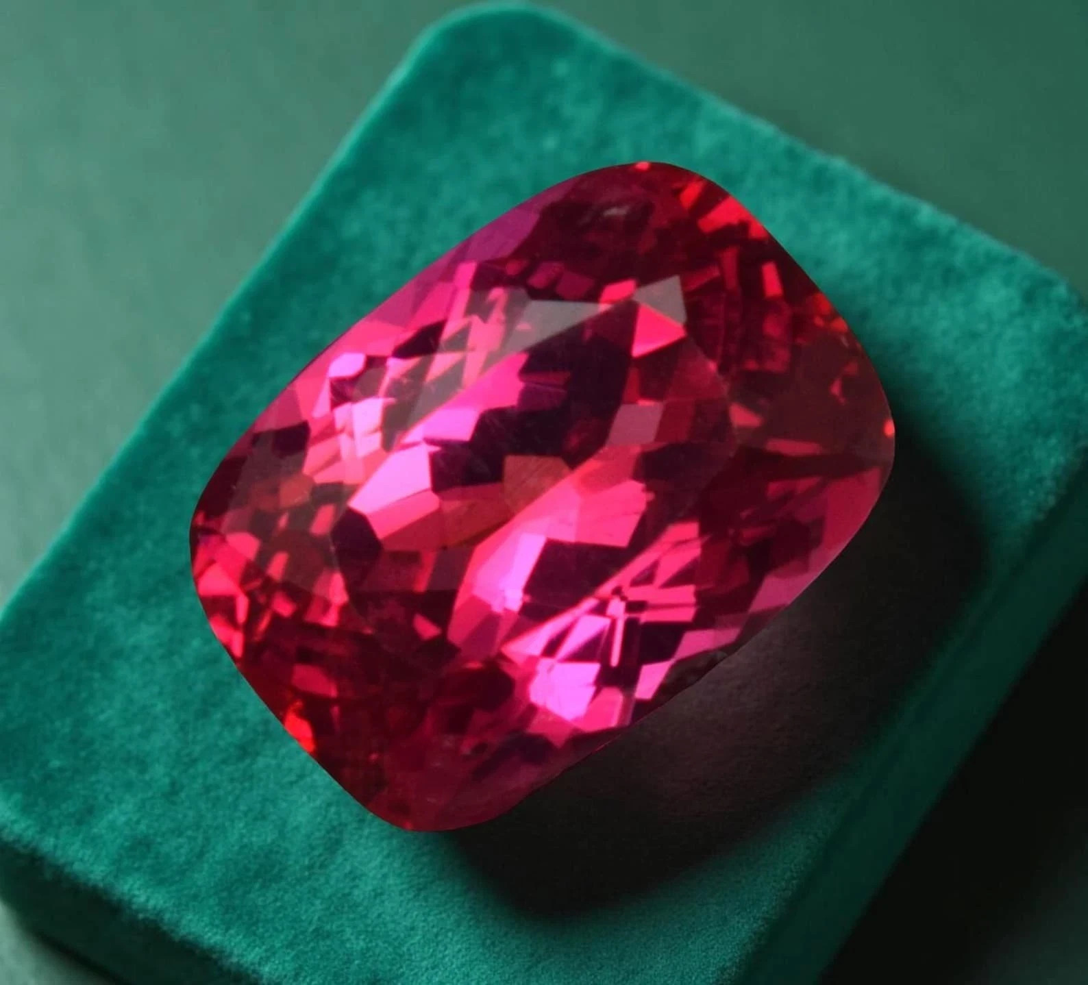 40 Ct Certified Flawless Natural Pink Sapphire Cushion Cut Loose Gemstone