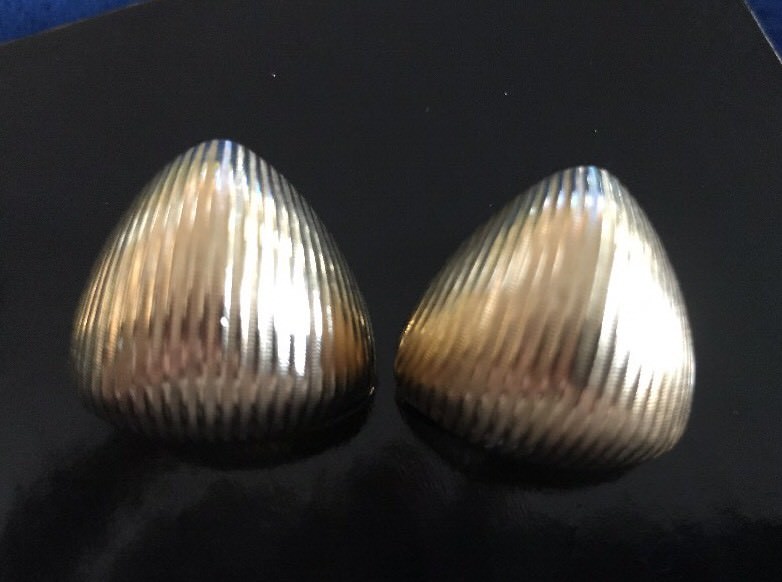 BOLD RETRO Gold Tone Triangle shape Approx 1” Clip On Earrings